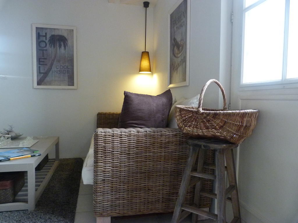 Les Persiennes Hotell Saintes Exteriör bild