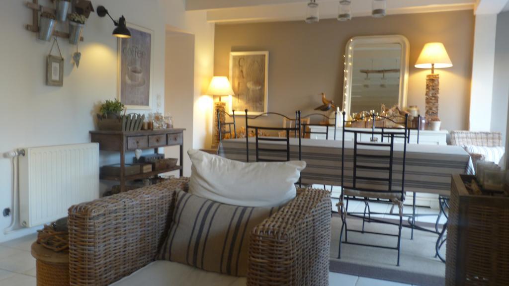 Les Persiennes Hotell Saintes Exteriör bild